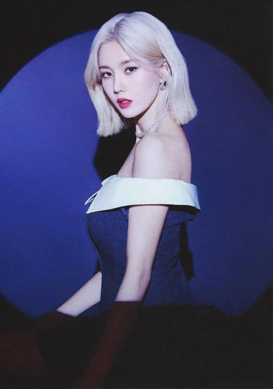 南韩顶级尤物权恩菲迷人写真曝光,女神魅力瞬间引爆全场!