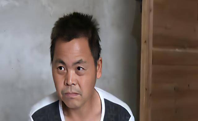 许久,袁磊不忍心的开口问道:"何英,我今天问问你,有没有男人欺负过你?