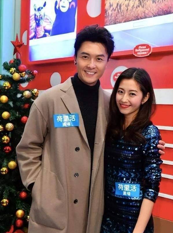 时隔20年,tvb视帝王浩信重返新疆老家!我的目光却离不开他的腿