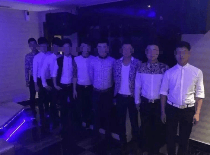 对,就是那种陪酒,陪唱的男模.