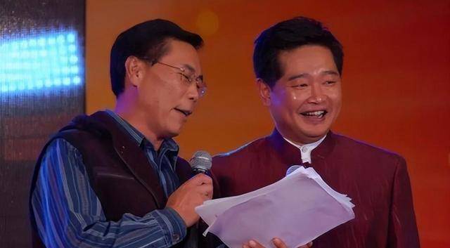 回顾知名相声演员笑林:结婚父母不来也幸福,59岁让妻子流泪