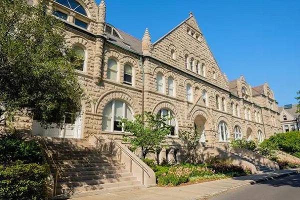 美国罗彻斯特大学(university of rochester),也被称为罗切斯特大学