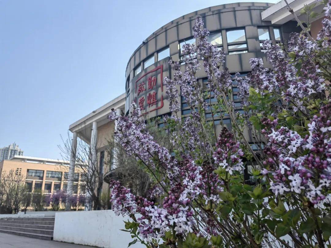 这里是忻州一中北校区——一流的教学设施等你来亲鉴