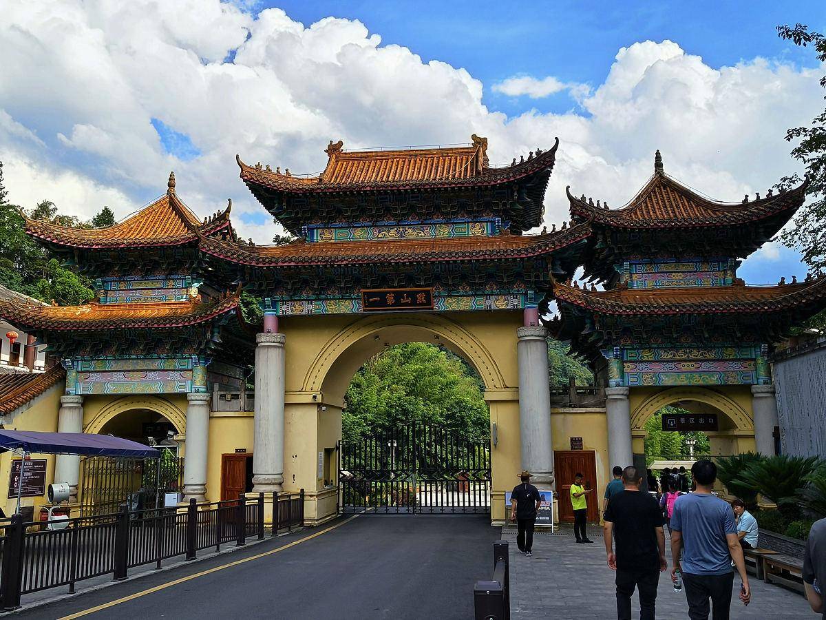 泰安市摄影家协会红色摄影之旅走进贵州梵净山