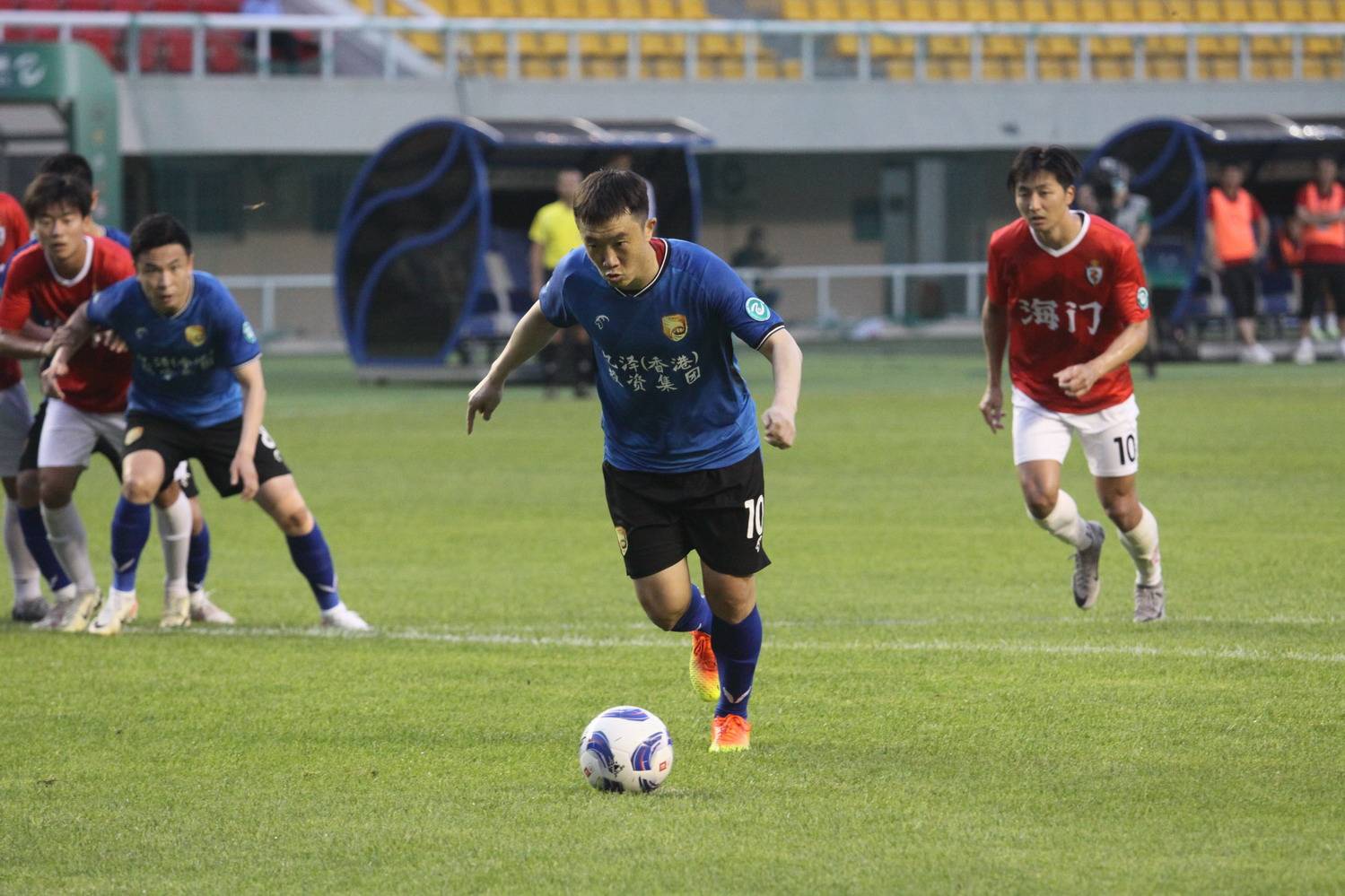 大连鲲城金体大胜,提前晋级冲甲组,cctv5足球之夜记者现场观战