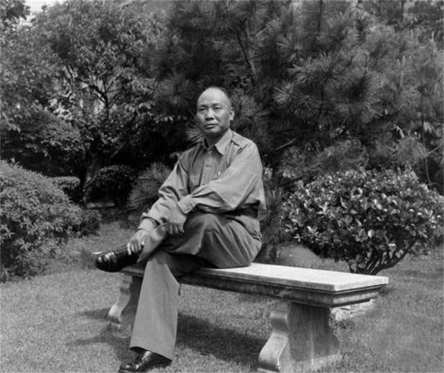 张灵甫身亡,蒋介石将其上司打得满头血,并在他死后说:死了也好