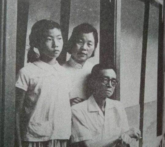 1962年,梁再冰扇大她一岁的准继母林洙一耳光,其中有何内情?