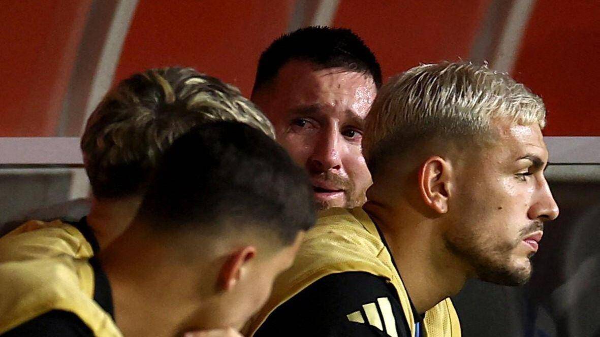 下,冈萨雷斯禁区中路推射被瓦尔加斯精彩扑救,斯卡洛尼派上了帕雷德斯