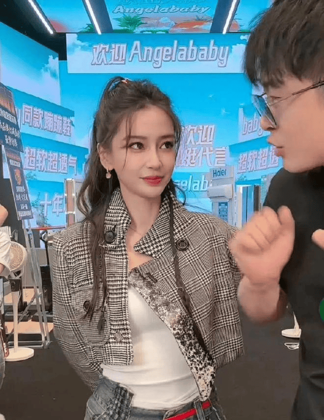 300多元裙子的近照,才知2年前她根本没有离婚的底气_网友_黄晓明_观众