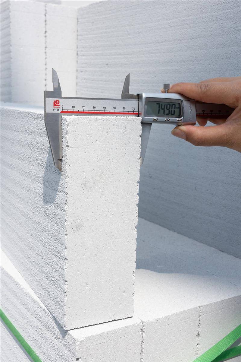 首先,轻质加气砖由于其多孔结构,具有较好的保温,隔热和轻质特性.