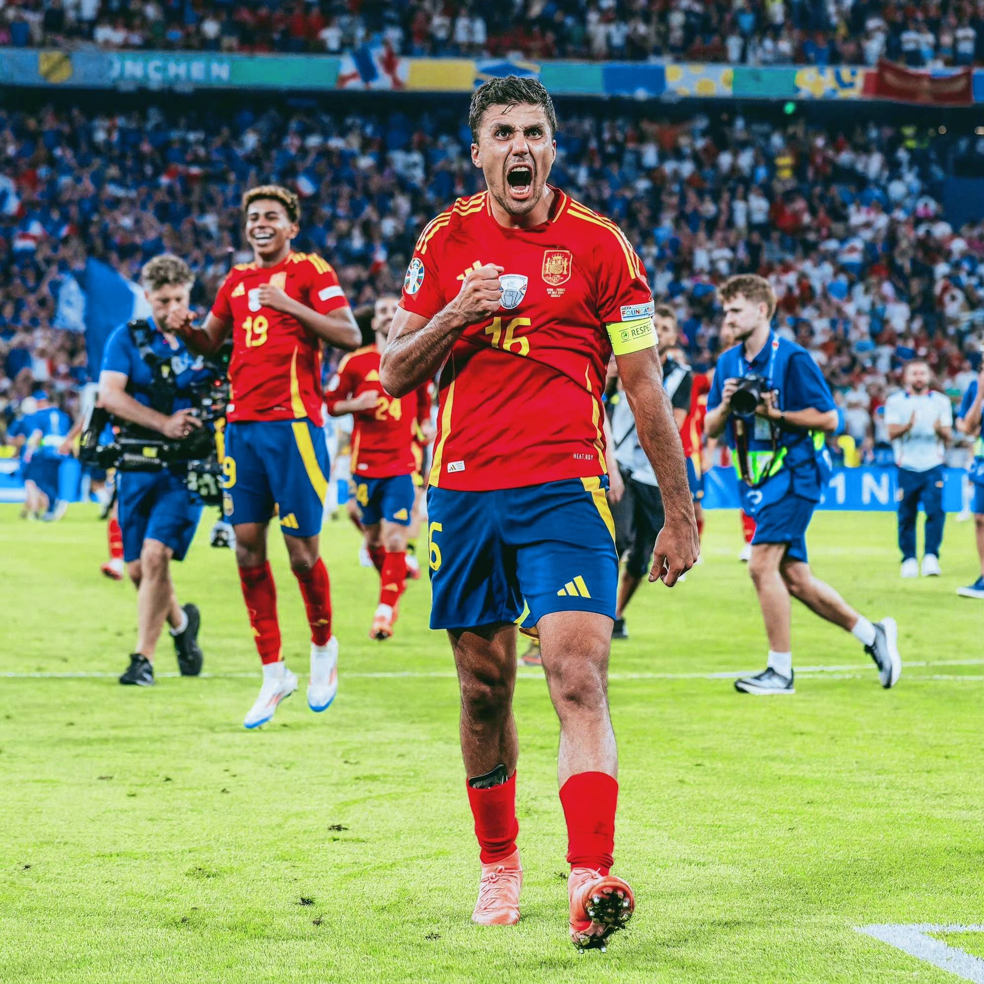 西班牙铁腰罗德里完全配得上一座金球奖,他是可攻可守的全能型中场