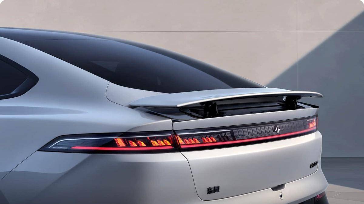 10款带电动尾翼的新能源轿车