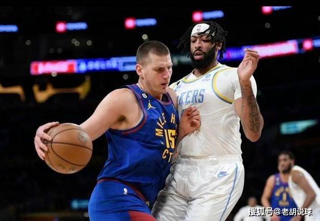 原创            彻底打服了！约基奇盛赞浓眉才是DPOY，詹姆斯插手美国男篮教练组-约基奇传球给詹姆斯