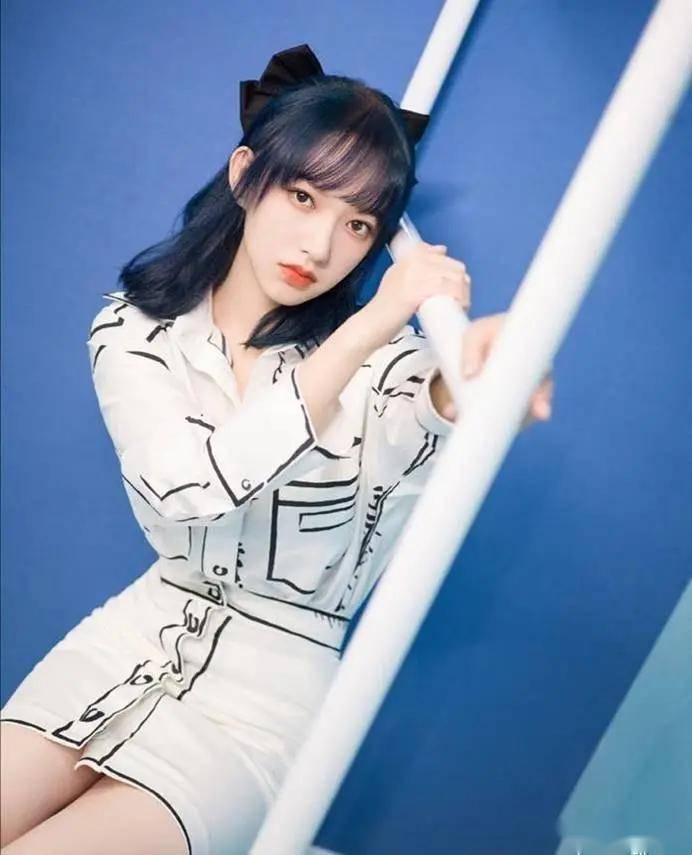 美艳绝伦!程潇38岁写真展现饱满丰腴女人味,这谁顶得住她的颜值?