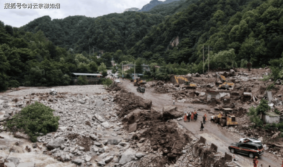 四川雅安暴雨图片