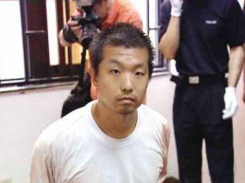 08年轰动全国的袭警案:只因一辆自行车,男子怒闯警局连捅10人