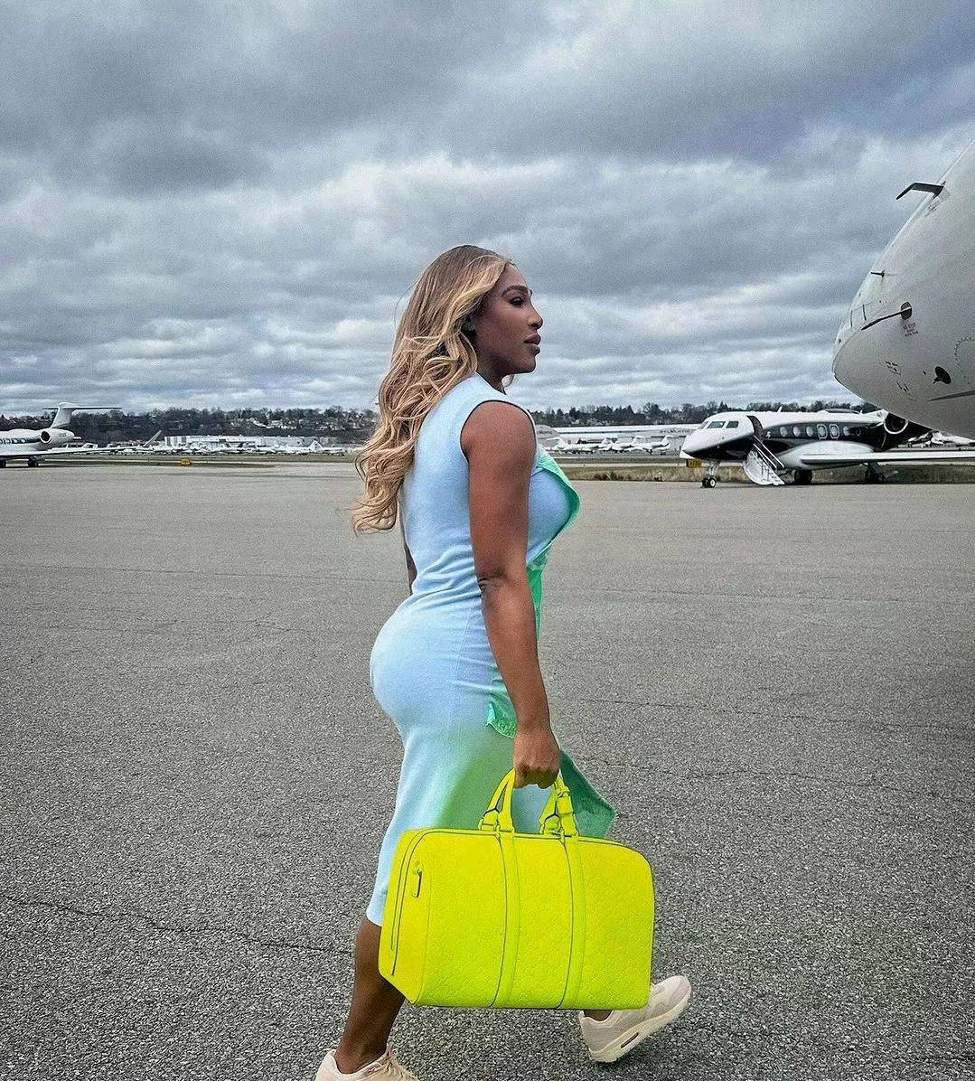 展现完美身材!43岁小威廉姆斯穿紧身裙,s曲线不逊色娱乐圈明星