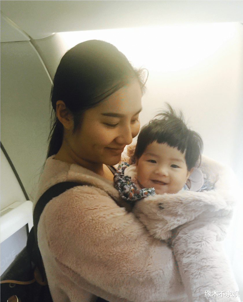 喻恩泰夫妇约会被偶遇,46岁喻恩泰变老了,史林子依然优雅漂亮!