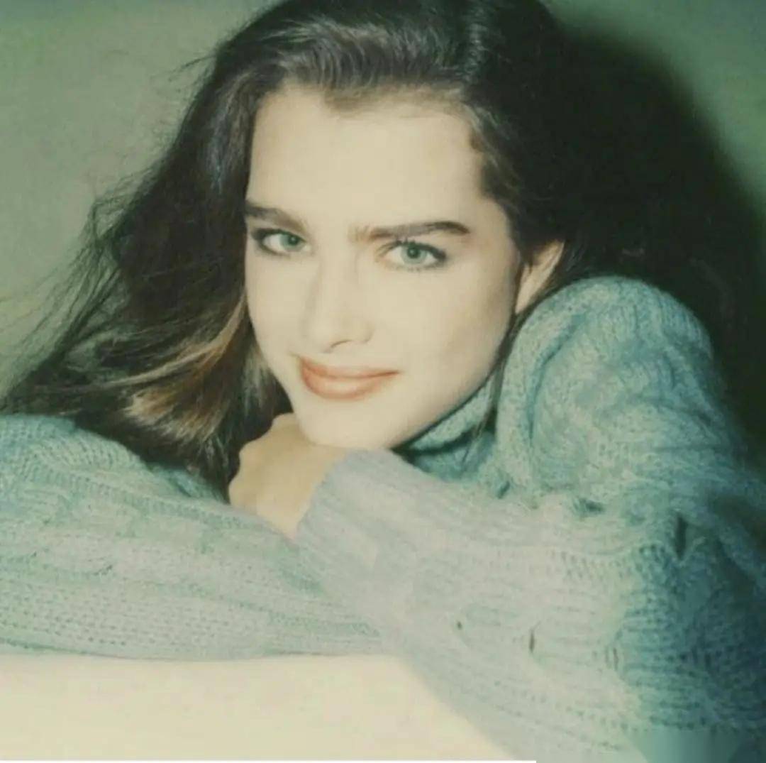 这谁顶得住!波姬小丝的美貌与才华兼具,为你呈现不一样的艺术魅力!