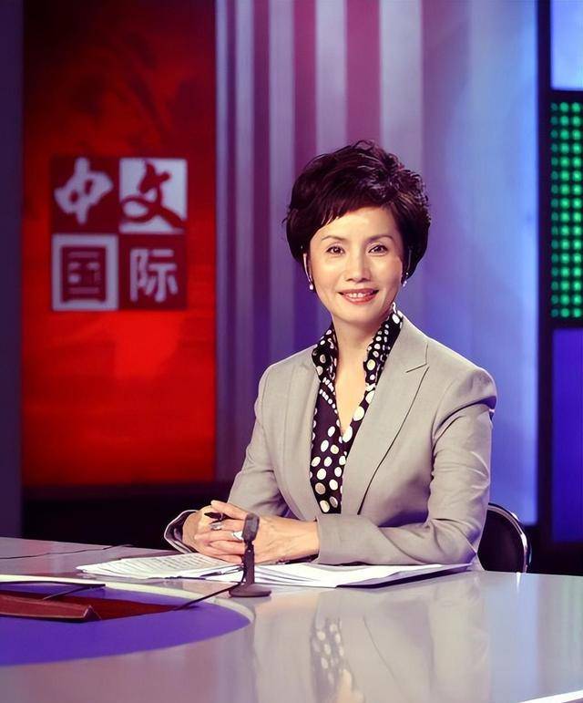 回顾央视徐俐:再婚幸福总有遗憾,儿子在结婚证上留言让她流泪反思