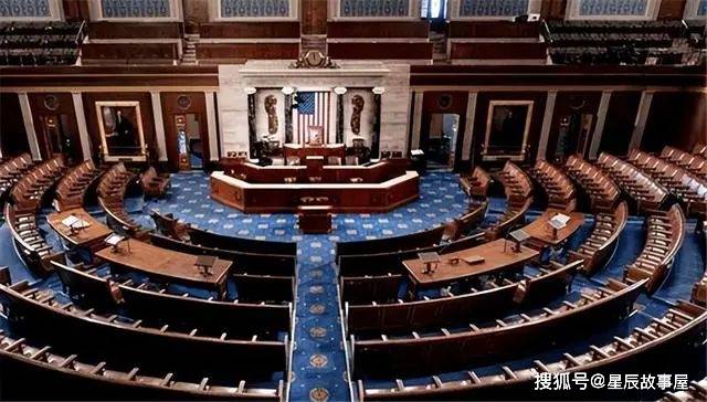 在美国政治体系中,国会,总统和最高法院是三个独立且相互制衡的最高