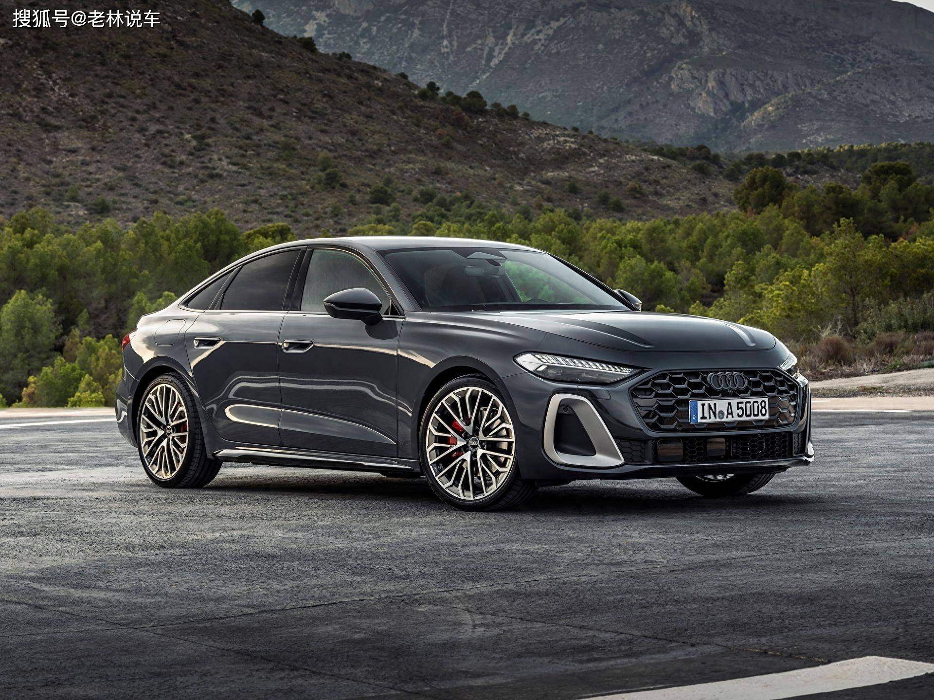 全新奥迪a4更名而来,配掀背尾门 三联屏,内外变化太大