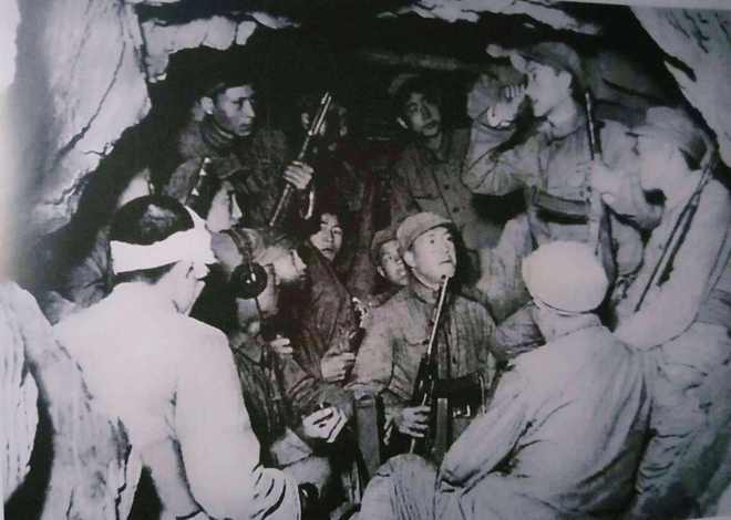 上甘岭坑道唯一女兵,26年后去美国,被当年相处过的美军战俘认出_刘禄_