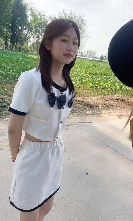 河南25岁女生选择待在农村,不敢去打工怕被黄毛骗:我长得太漂亮
