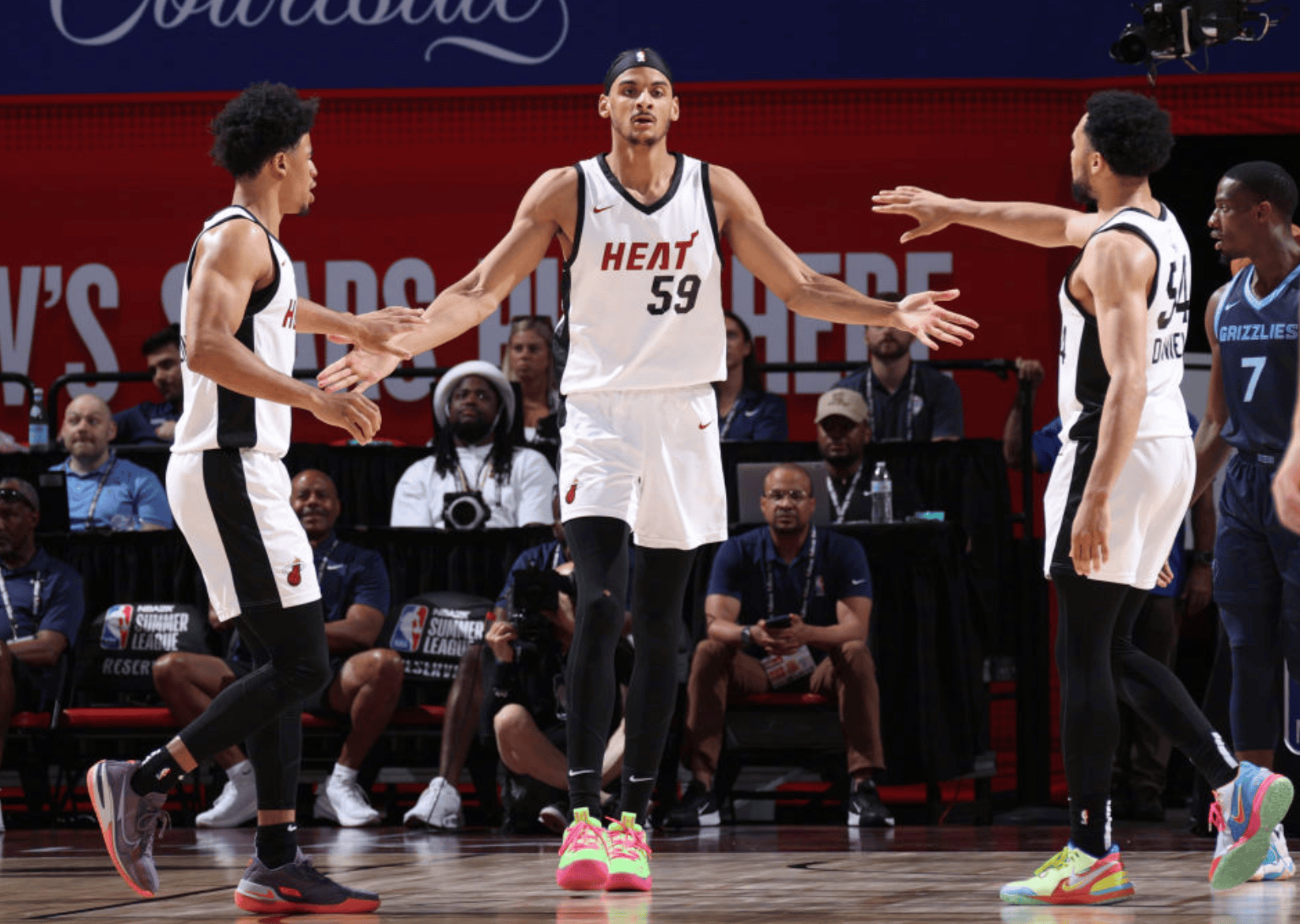 仍在等待双向合同,nba太难混了_克里斯托弗_迈阿密热火队_联赛