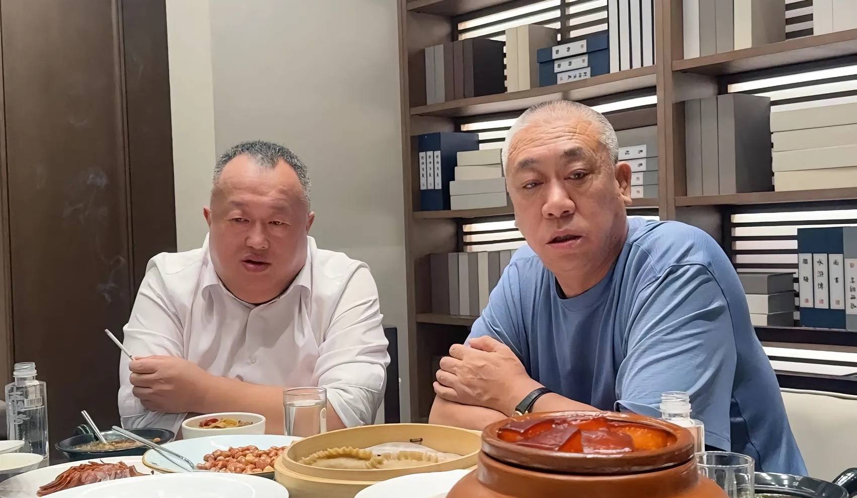 7月25号凌晨,攀华集团董事长李兴华分享了一段聚餐的视频,温馨感觉让