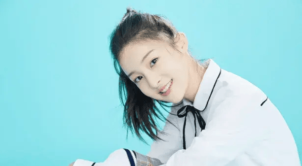 她是05年的年轻演员顾语涵出演的.她让无数国之英雄为她着迷.