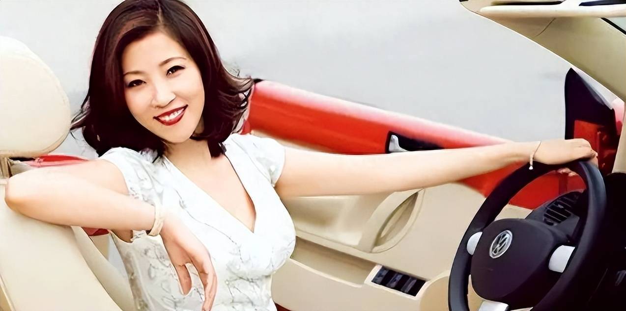 吴冰:体坛大败类,卷走44亿逃亡美国,高调炫富买别墅飞机