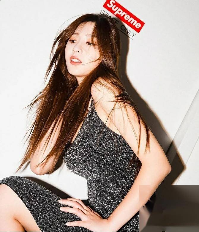 36岁的吴夏荣,美貌与智慧并存,让人敬佩不已!