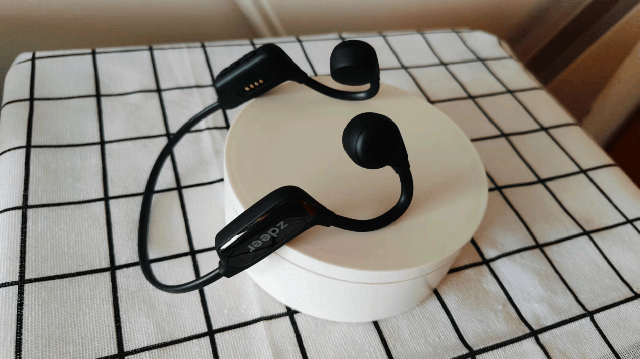 小身材大能量,左点骨传导助听器让您感受声音的美妙