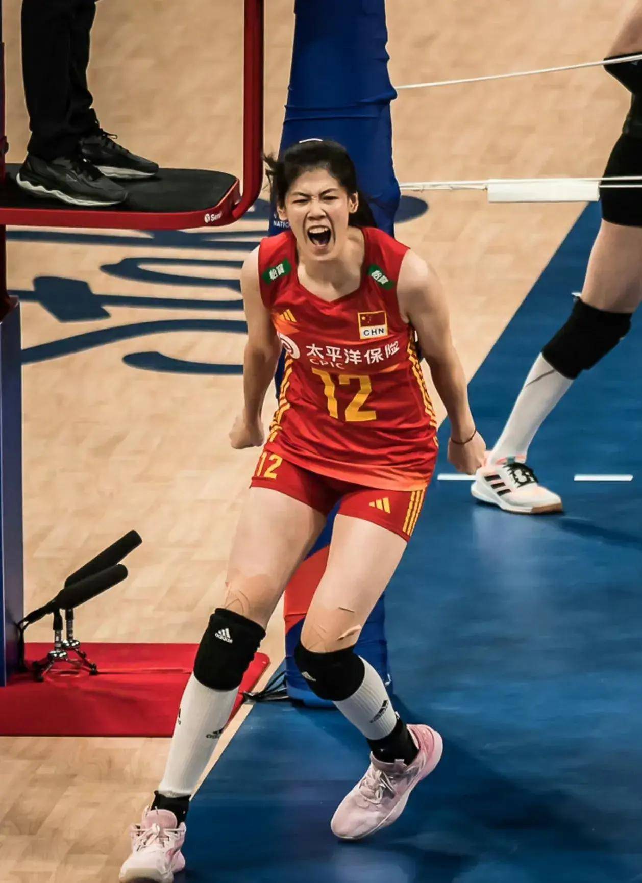 中国女排3-2美国!全队评价:两将满分,多人高分,李盈莹mvp