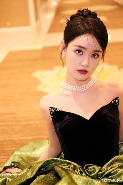 蒋依依经纪人丨展现青春魅力