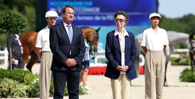 引发粉丝疯狂_英国队_比赛_亚当·皮蒂