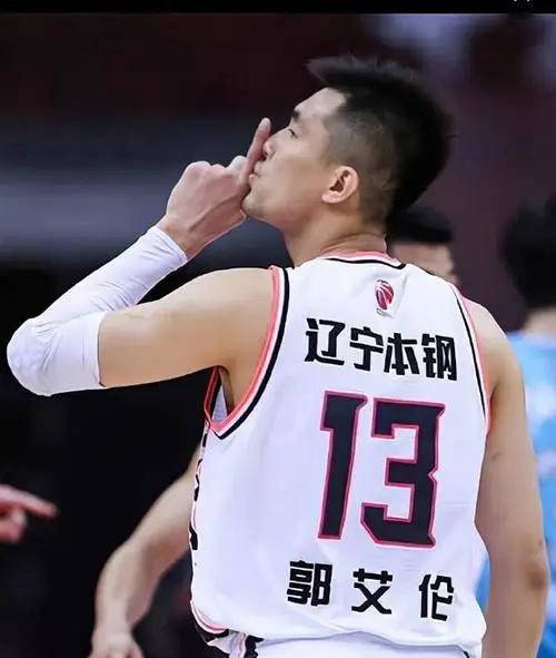 郭艾伦维权事件:中通公开道歉,郭艾伦承诺帮助球迷解决问题