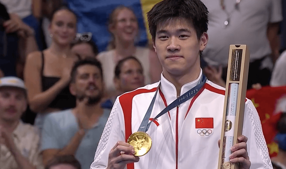 游泳翻身仗!潘展乐破世界纪录夺金 张雨霏冲冠 叶诗文200蛙进决赛