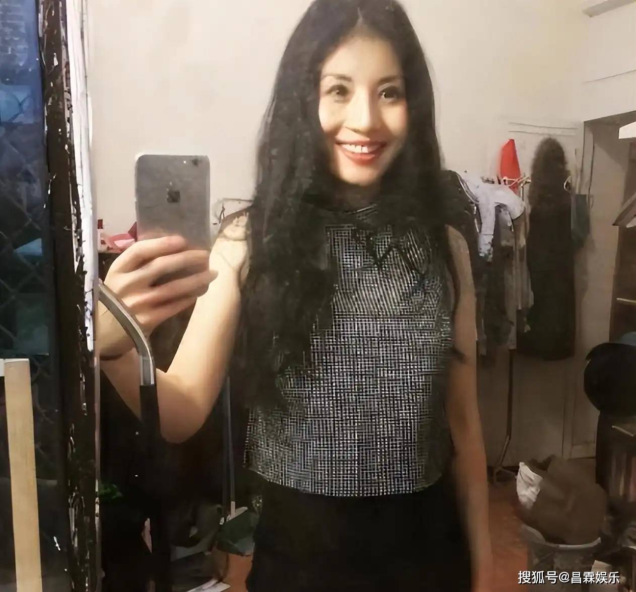 华裔女记者樊嘉扬:称中国脸是耻辱,母亲却在美国被医生拔呼吸机