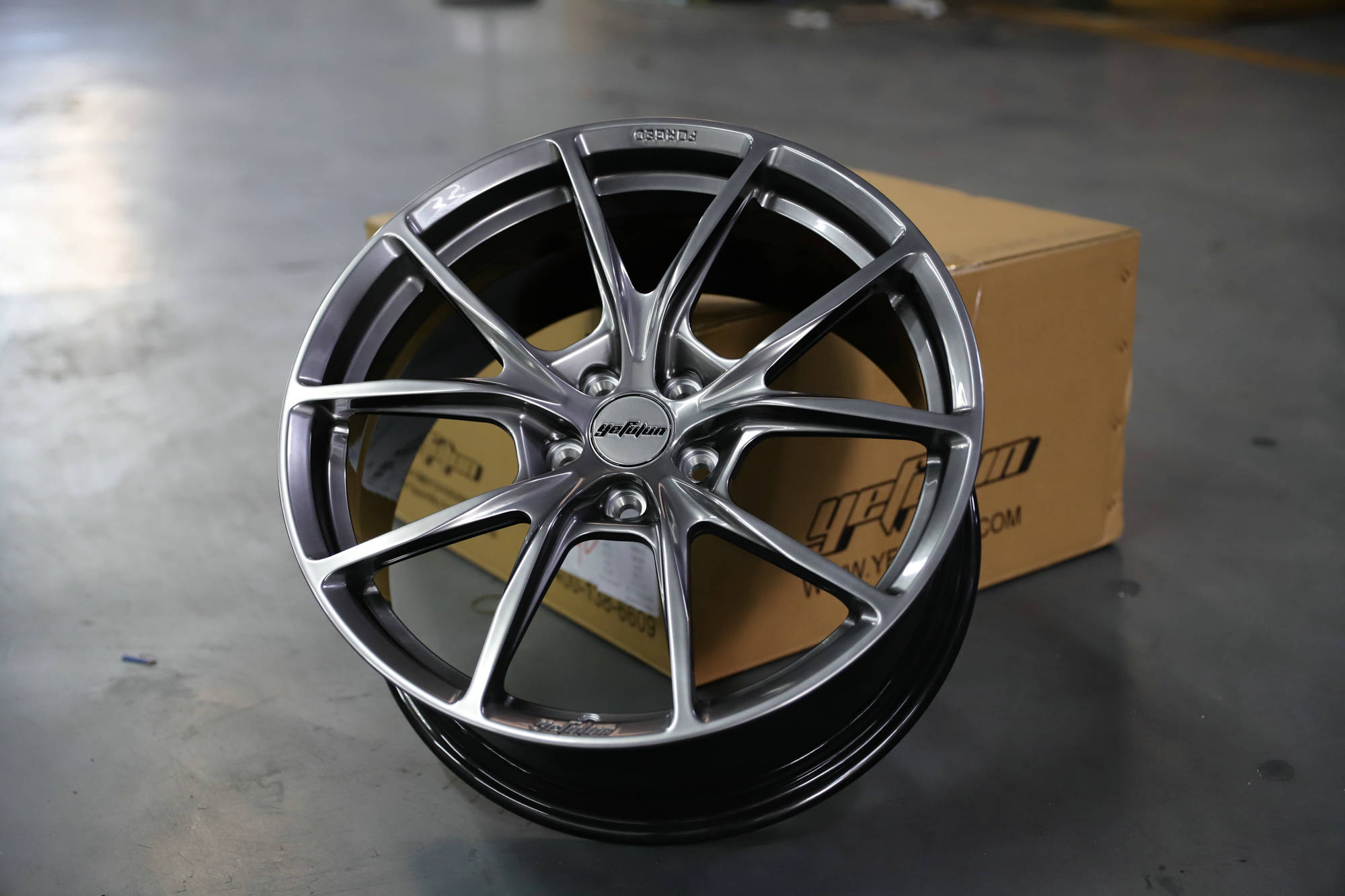 领克03 改装叶辐轮ye12轮毂的成功历程