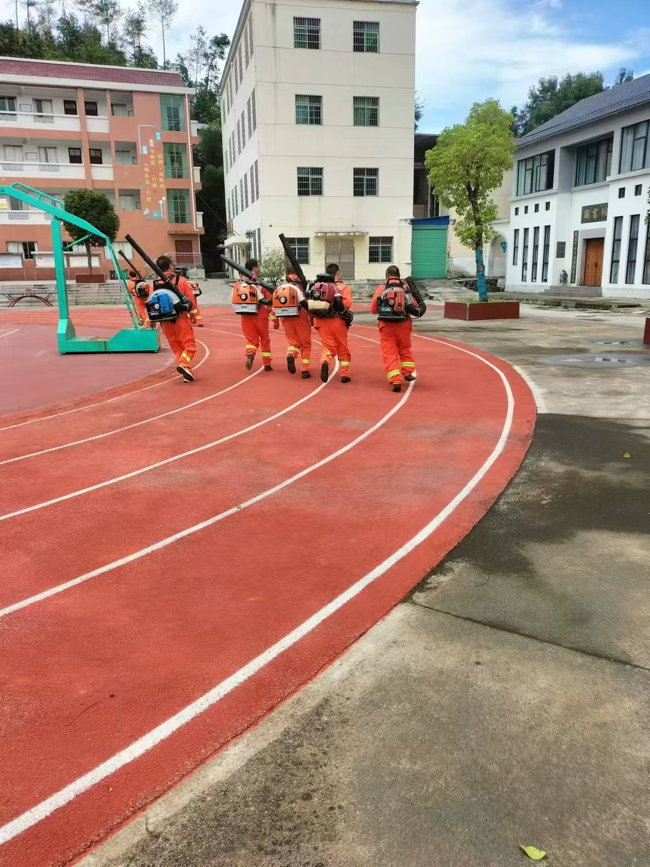 兴国县鼎龙乡开展半专业森林扑火大练武比赛