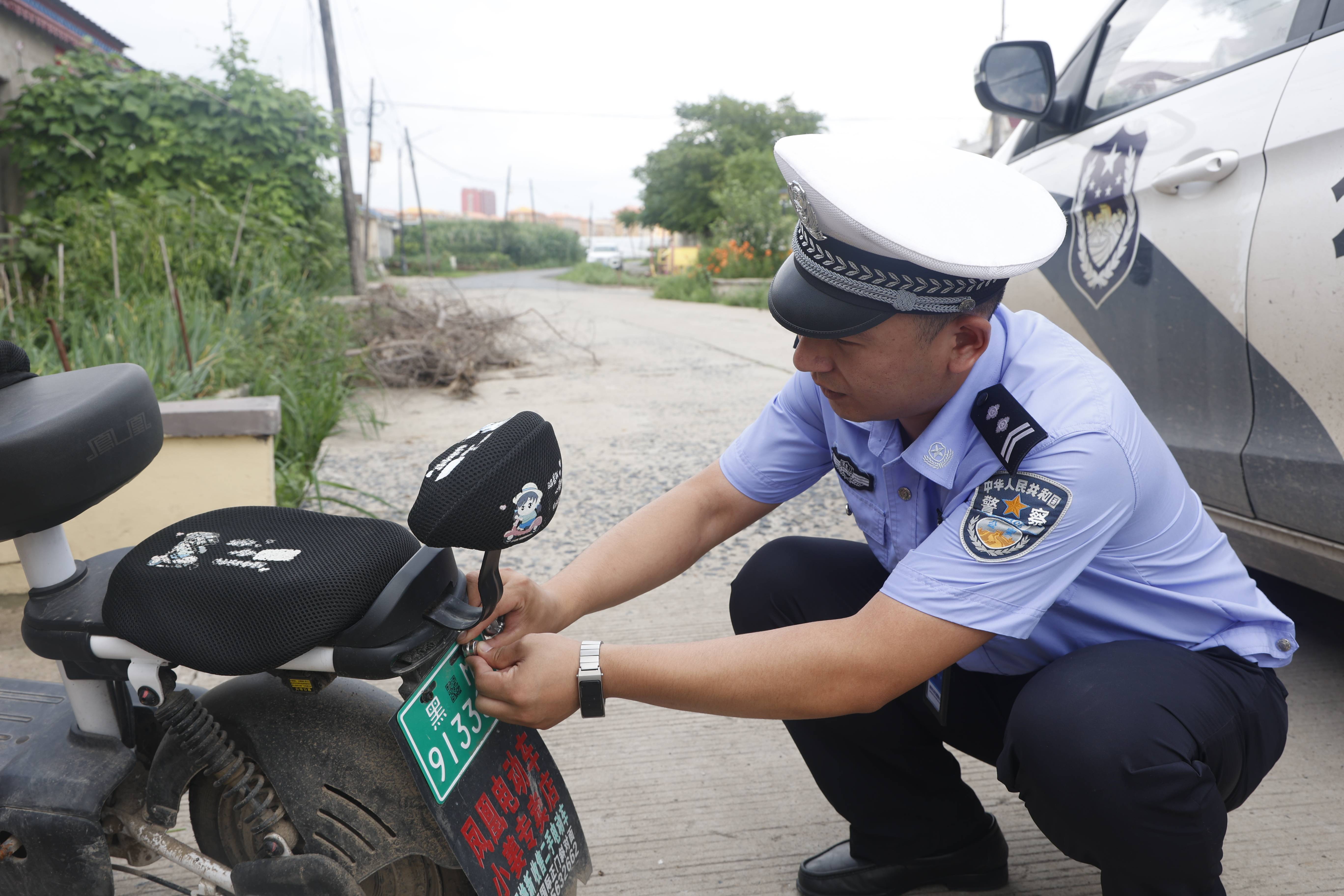 绥化交警支队郭凯简历图片