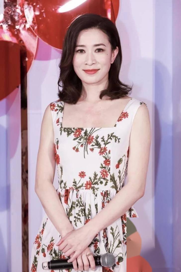 33岁佘诗曼宛如仙女,性感写真妩媚无比!