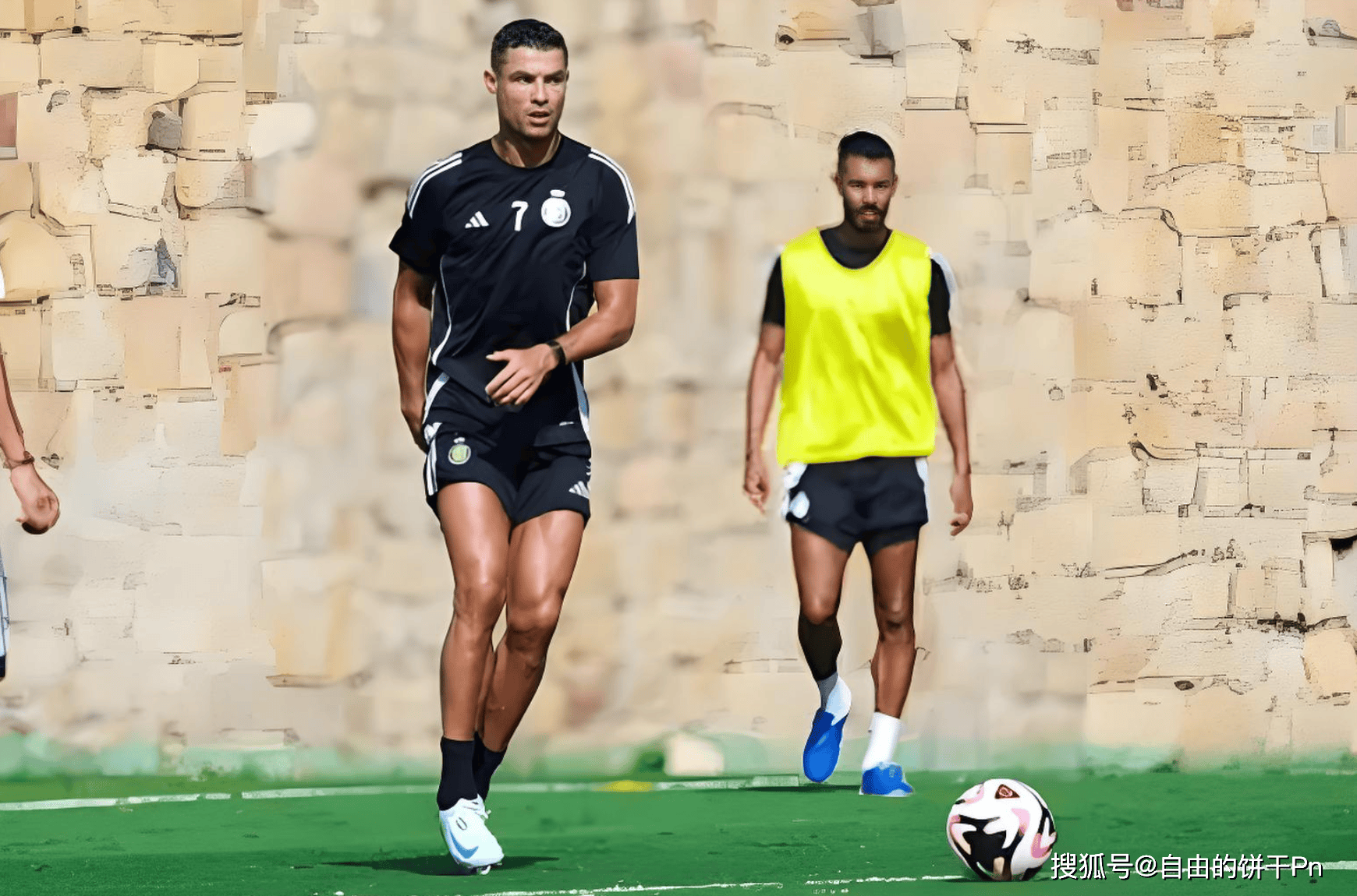 c罗回归沙特,官方发文认证"goat",黑金战袍帅炸