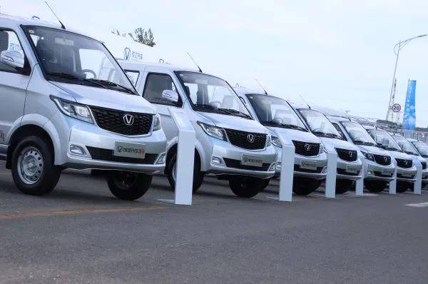 强动力 大承载 高效且经济 成功斑马配送"移动仓" | 卡车之友网