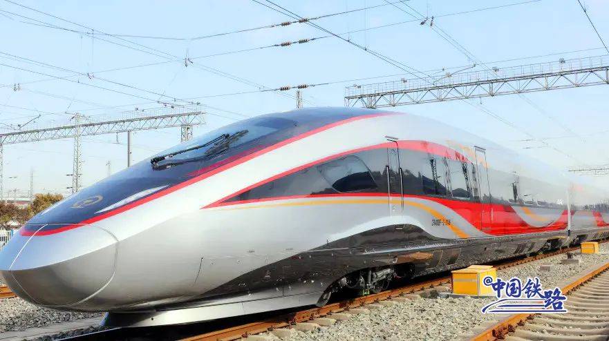 实拍!复兴号霸气"变脸"!_列车运行_车头_动车组