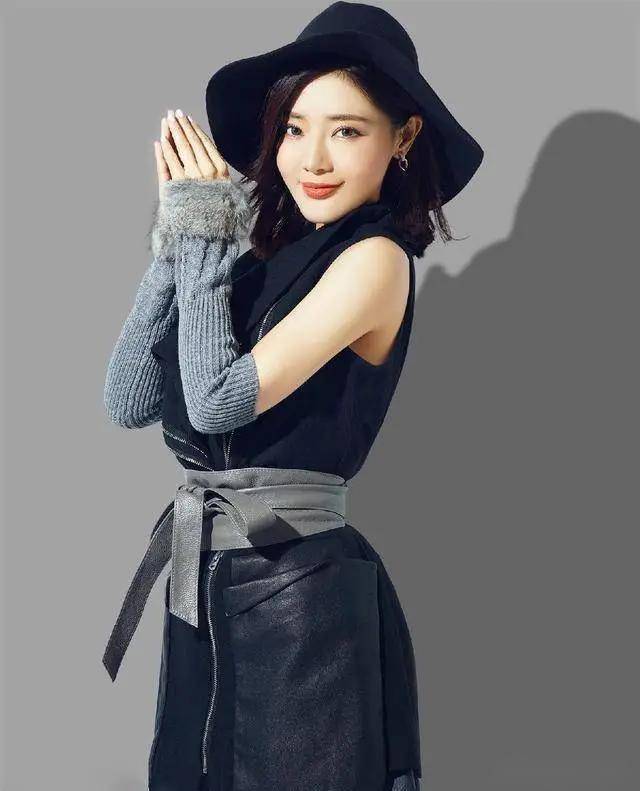 40岁邓家佳,这身材着实饱满有料!美貌与才华兼具的女神,让人羡慕不