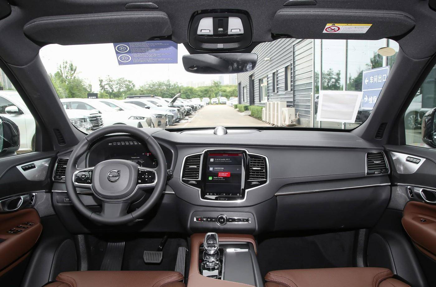 进入车内,会发现沃尔沃xc90新能源的内饰同样令人惊艳,座椅采用高档
