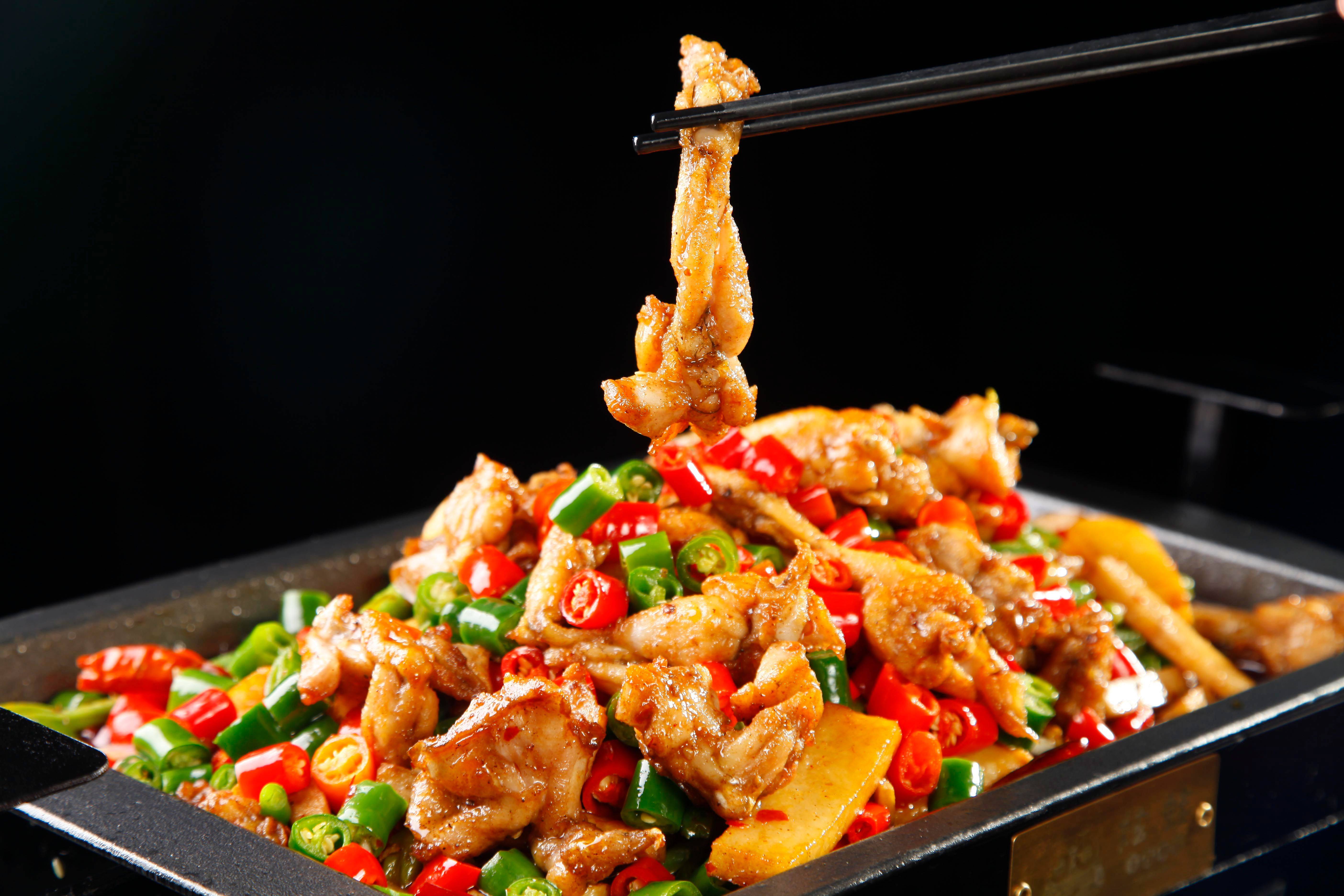 美味再升级:干锅牛蛙秘制配方大公开